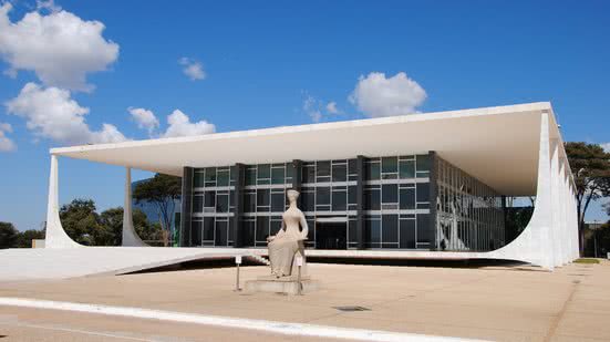 Supremo Tribunal Federal analisa denúncia da PGR sobre tentativa de golpe em 2022, com foco no núcleo 4 e seus envolvidos. - Divulgação
