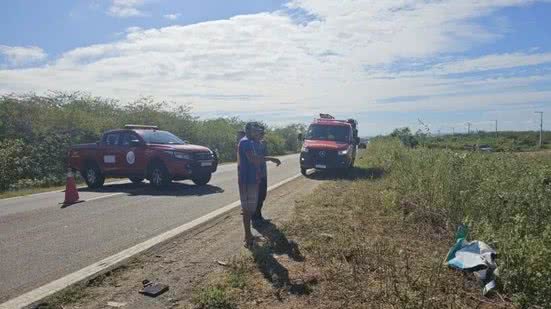 Testemunhas relatam que o servidor ultrapassou um taxista antes de invadir a contramão e colidir com a carreta, que não teve feridos. - Divulgação/CBMRN