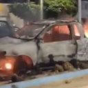 Após a morte de Flávia Talita, moradores de Cerro Corá queimaram o carro do motorista envolvido no atropelamento na praça Maria Luzia Guimarães. - Reprodução