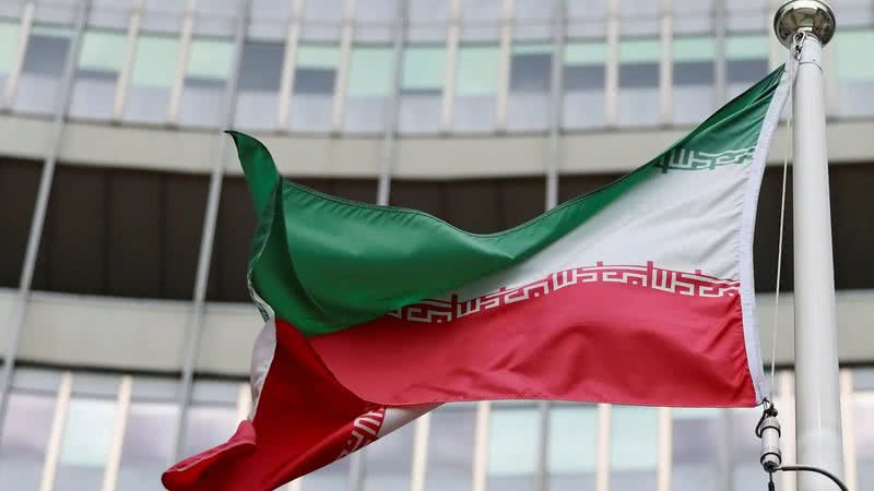 Irã promete atacar interesses dos EUA, Reino Unido e França se houver interferência em sua resposta ao ataque israelense. - Reprodução
