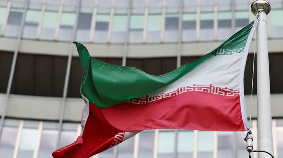 Irã promete atacar interesses dos EUA, Reino Unido e França se houver interferência em sua resposta ao ataque israelense. - Reprodução