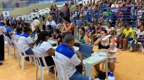 Mutirões e ações itinerantes foram implementados para atender famílias em áreas de vulnerabilidade social, reduzindo filas e facilitando o acesso - Secom