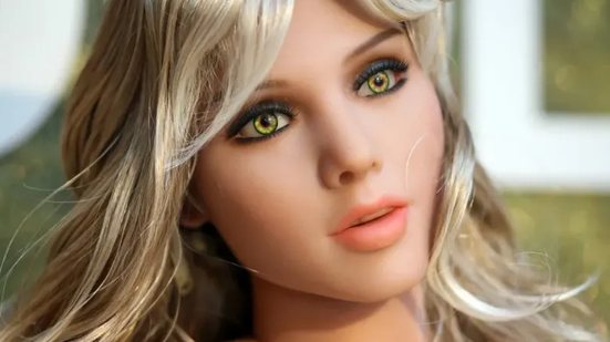 No Cybrothel, bonecas são oferecidas como solução para fantasias, mas geram debates sobre misoginia e objetificação feminina. - Divulgação
