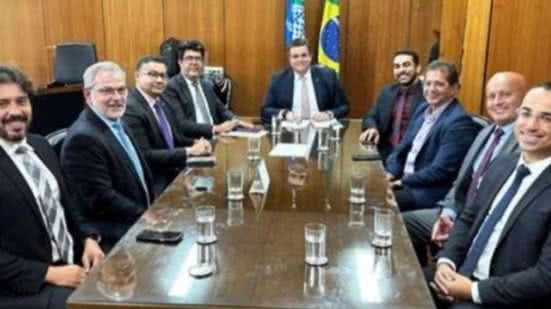 Imagem comprova encontro entre Wolney Queiroz e Careca do INSS no início do governo Lula, levantando questões sobre corrupção. - Divulgação