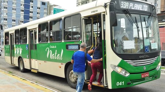 Ao analisar o caso, a magistrada responsável pelo processo relatou que a paralisação total dos ônibus causaria prejuízos significativos para a população - Reprodução/Internet