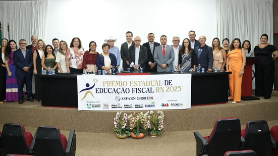 Na ocasião, estavam presentes representantes políticos, educacionais, jurídicos e tributários - Divulgação