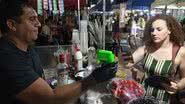 Com barracas autorizadas e produtos de qualidade, ambulantes como Luiz Felipe e João Carlos destacam o sucesso das vendas na festa cultural. - Prefeitura do Natal