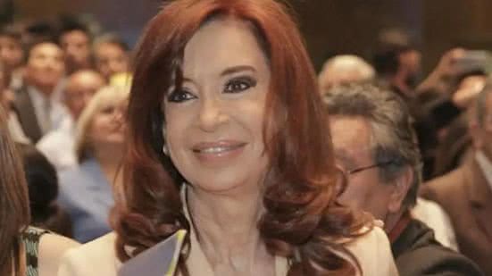 Cristina Kirchner, acusada de irregularidades em licitações, nega envolvimento e alega ser vítima de perseguição política. - Divulgação