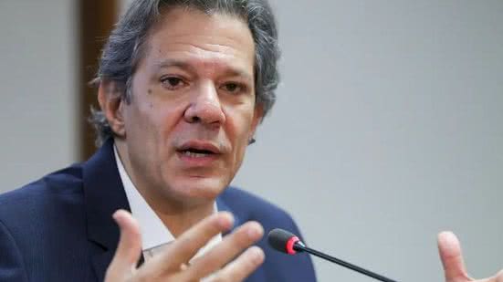 Deputados pedem esclarecimentos sobre isenção do IR e o uso do consignado, enquanto Haddad pode abordar outros temas fiscais. - Divulgação