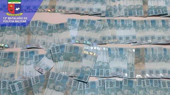 A operação da PM começou após um comerciante notar a circulação de dinheiro falsificado em sua loja. - Divulgação