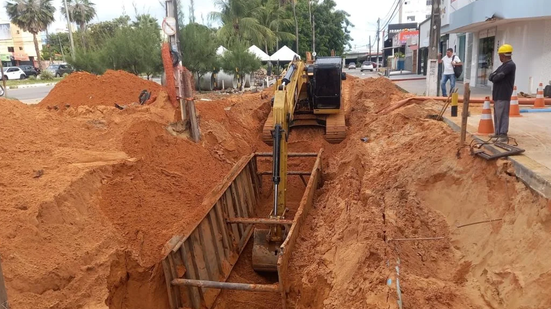 Além da instalação dos Eco Bueiros, o projeto prevê a colocação de novas lixeiras nas vias - Divulgação/SEINFRA