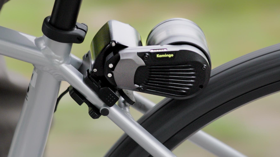 O Kamingo ganha destaque pela instalação simples: motor, bateria e controle são fixados na bicicleta em até três minutos na montagem inicial - Reprodução/Internet