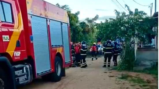 As vítimas foram levadas ao hospital e a polícia investiga o caso, enquanto o proprietário da fábrica permanece foragido. - Divulgação