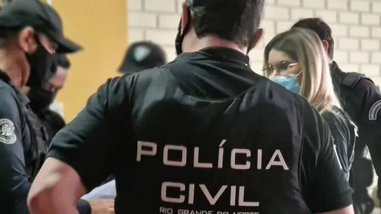 Os dois foram conduzidos à delegacia da cidade, onde foram autuados em flagrante - Reprodução/Internet