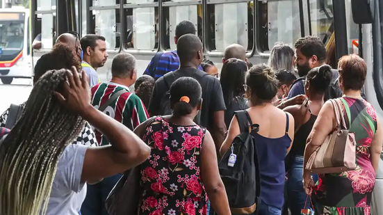 Além do desemprego, outros indicadores do mercado de trabalho também melhoraram - Tânia Rêgo/Agência Brasil