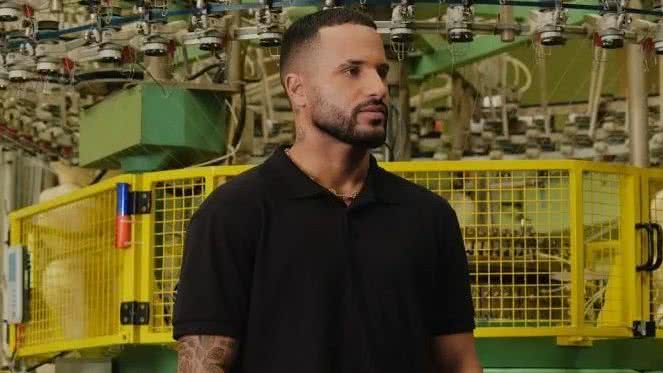 A parceria com Italo Ferreira simboliza a nova fase da Riachuelo em apoiar o talento brasileiro e iniciativas sociais no esporte. - Divulgação