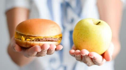 Nutricionistas alertam que a má alimentação e o sedentarismo são os principais fatores - Freepik
