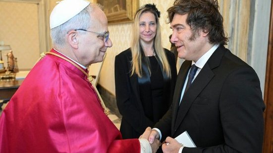 Durante a reunião, foram discutidos temas como desenvolvimento socioeconômico e coesão social entre Argentina e Vaticano. - Divulgação