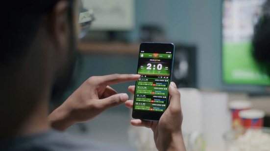 Influenciadores digitais devem seguir o Código de Defesa do Consumidor ao promover plataformas de apostas, evitando induzir os consumidores ao erro. - Divulgação