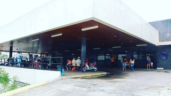 A escassez de compressas cirúrgicas estéreis levou ao cancelamento de cirurgias e desvio de pacientea - Reprodução