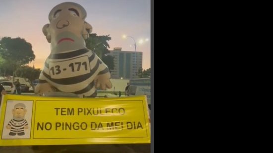 O boneco inflável do ex-presidente Lula foi destaque no evento, relembrando os escândalos de corrupção do governo do PT. - Reprodução