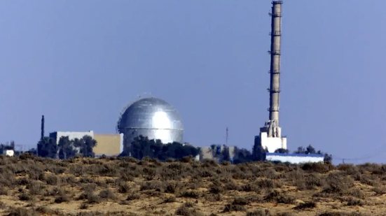 Enquanto o Irã enfrenta pressão internacional, Israel opera seu arsenal nuclear sem supervisão da AIEA, revelando uma disparidade nas políticas globais - Reuters