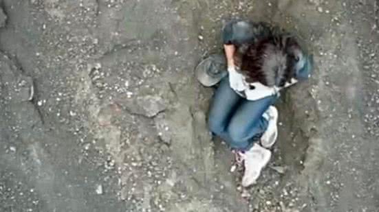 Vídeo de drone mostra Juliana se movendo, mas sua situação é crítica e o risco de nova queda é alto - Reprodução