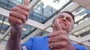 Bolsonaro, que passou por cirurgia em abril, enfrenta novos desafios de saúde, mas médicos garantem que não há relação direta com a operação - Reprodução