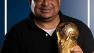 Vampeta, conhecido por sua carreira no futebol, agora enfrenta desafios fora dos campos, incluindo questões legais com o INSS - Reprodução