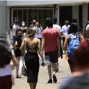 O financiamento estudantil enfrenta desafios críticos, com a maioria dos alunos não conseguindo quitar suas dívidas, afetando o Tesouro Nacional - Reprodução