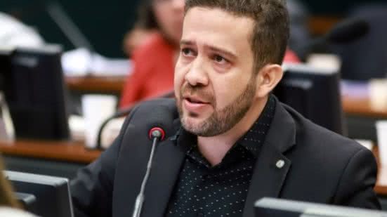 O caso de rachadinha de Janones levanta questões sobre a transparência e a responsabilidade dos parlamentares no Brasil - Reprodução
