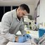 O estudo é orientado por Felipe Fiuza, que tem como linha de pesquisa principal o estudo fundamental sobre a mudança de células cerebrais ao longo do envelhecimento humano - Foto - Ascom ISD