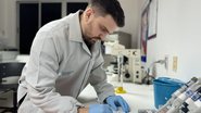 O estudo é orientado por Felipe Fiuza, que tem como linha de pesquisa principal o estudo fundamental sobre a mudança de células cerebrais ao longo do envelhecimento humano - Foto - Ascom ISD