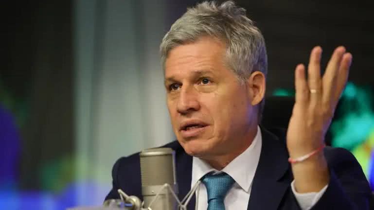 Em postagem contundente, Teixeira afirma que ataques ferem o direito internacional e não têm aval do Congresso dos EUA. - Reprodução/Agência Brasil