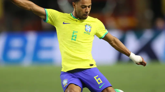 Imagem Ex-jogador da Seleção detona convocação de Ancelotti: "Eu deveria ir"; Já um convocado diz não acreditar em vitória