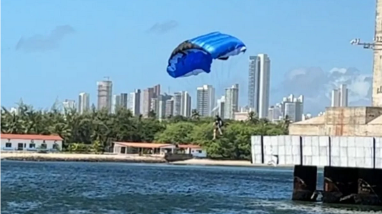 O voo que parou o RN: salto inédito agita a Ponte Newton Navarro - Reprodução