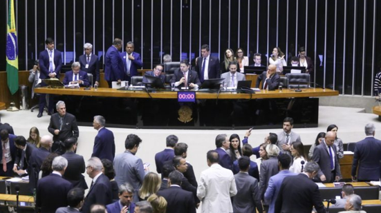 Imagem Congresso derruba veto de Lula e garante pensão a crianças vítimas de Zikavírus