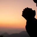 O aumento de brasileiros sem religião também é notável - Reprodução/Freepik