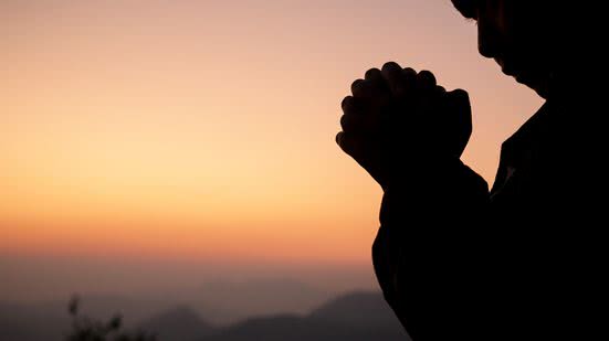 O aumento de brasileiros sem religião também é notável - Reprodução/Freepik