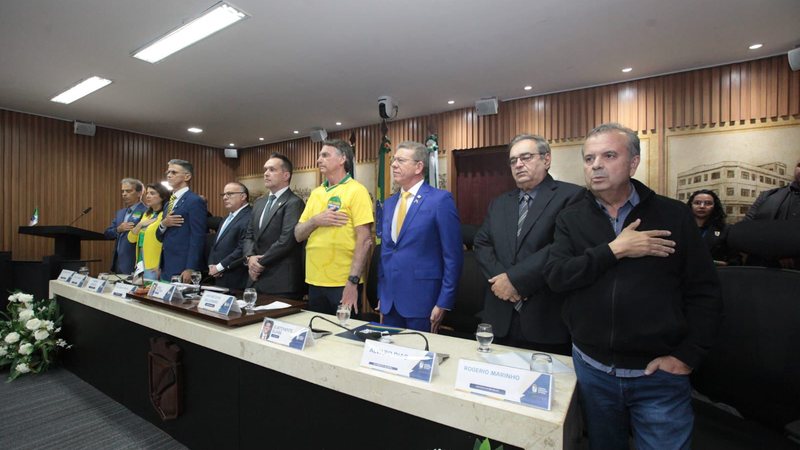Ex-presidente da República Jair Messias Bolsonaro e demais presentes na cerimônia - Reprodução/Internet