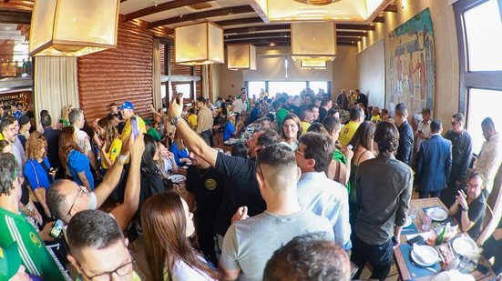 Durante o evento, apoiadores se aglomeraram para ver Bolsonaro - BNews Natal
