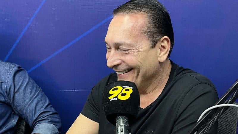 Cauteloso, Ezequiel Ferreira fala sobre a possibilidade de uma candidatura ao Governo do Estado, mas afirma que o foco atual é a reeleição. - Reprodução/98fm Natal