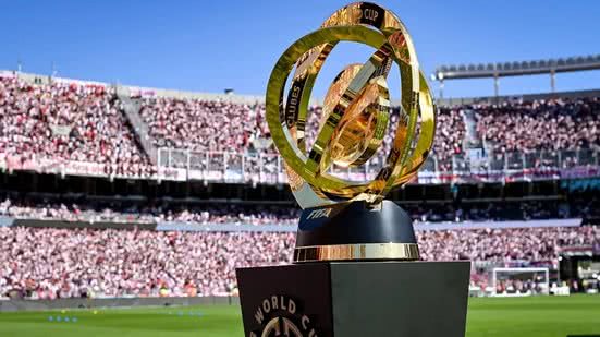 Ambos os clubes apostam em jovens talentos e investimentos bilionários para conquistar a tão sonhada taça do Mundial. - Divulgação/FIFA
