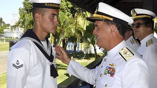 Após a formação, aprovados ingressam na carreira militar como Cabo, com benefícios como uniforme e assistência médica. - Divulgação