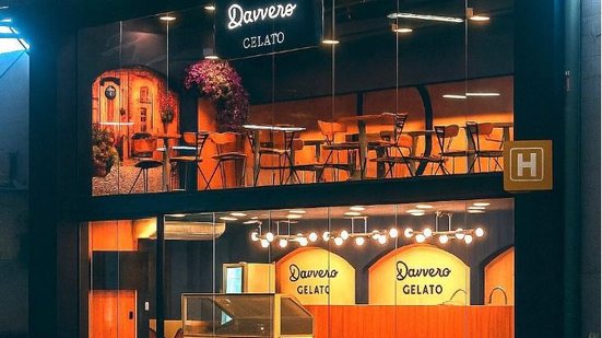 Com mais de 20 sabores e produção diária, a nova loja promete delícias como chocolate branco com Amarena e Nocciola. - Divulgação