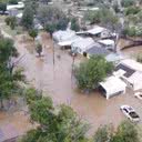 O governador do Texas promete esforços contínuos para encontrar as vítimas desaparecidas após a tragédia no acampamento. - Divulgação