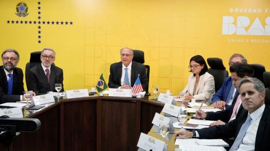 Aumento de tarifas pode encarecer produção nacional, impactando indústrias que dependem de bens intermediários dos EUA. - Divulgação