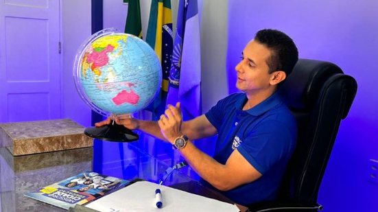 Além do intercâmbio, projetos incluem melhorias nas escolas e premiações para alunos e educadores, fortalecendo a educação local. - Divulgação