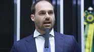 A nova Lei de Defesa do Estado Democrático de Direito é citada no documento, apontando indícios de crimes cometidos por Eduardo Bolsonaro. - Divulgação