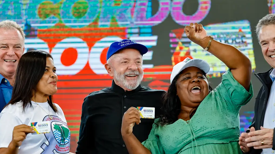 Durante cerimônia que aconteceu em Linhares (ES), na foz do Rio Doce, o presidente Lula enfatizou que o governo federal conseguiu avançar bastante - Ricardo Stuckert / PR
